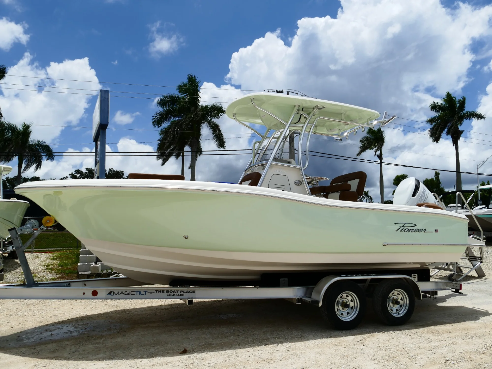 2026 Pioneer 222 Islander Bay Boat 15F
